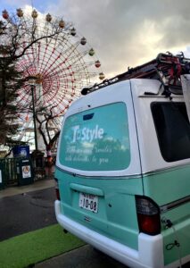 観覧車とキッチンカー